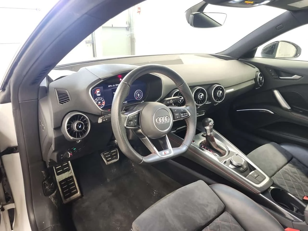 Audi Tt  45 TFSI QUATTRO| ALCANTARA| 2 КЛЮЧА| CARFAX, снимка 10 - Автомобили и джипове - 53894543