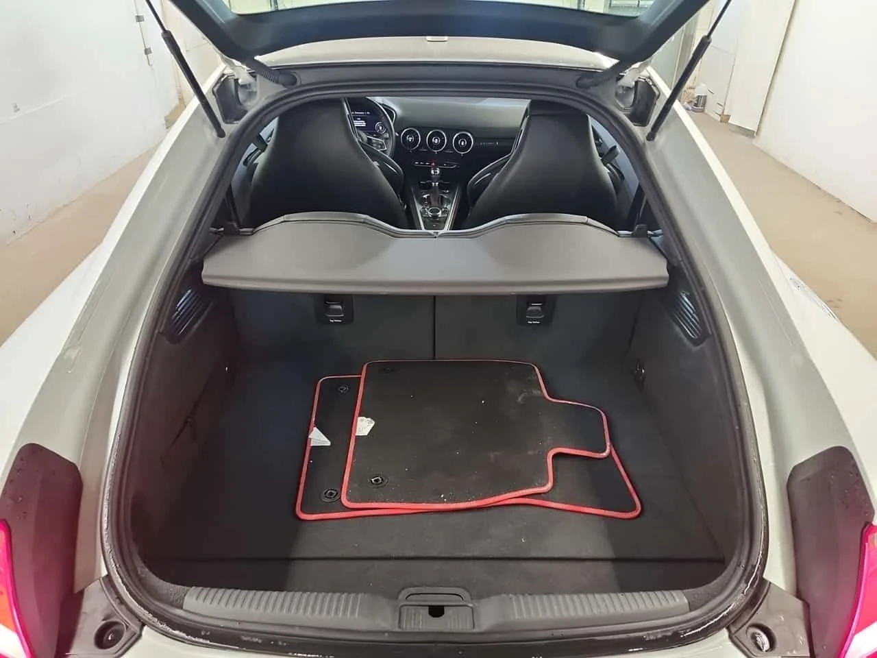 Audi Tt  45 TFSI QUATTRO| ALCANTARA| 2 КЛЮЧА| CARFAX, снимка 14 - Автомобили и джипове - 53894543