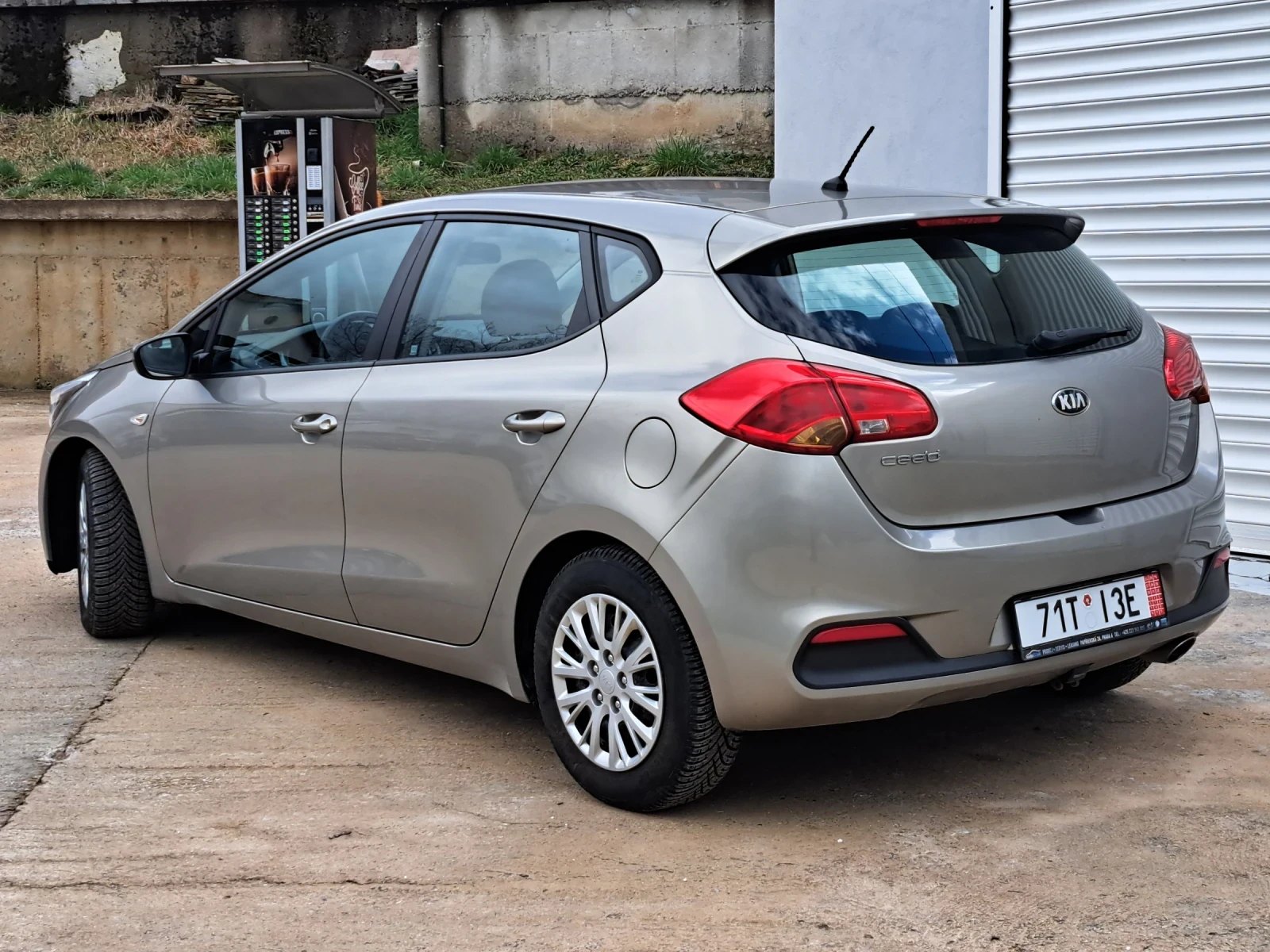 Kia Ceed 1.4i 6�������� * ������* 197000��.* �������� ����� | Mobile.bg � ����������� 2
