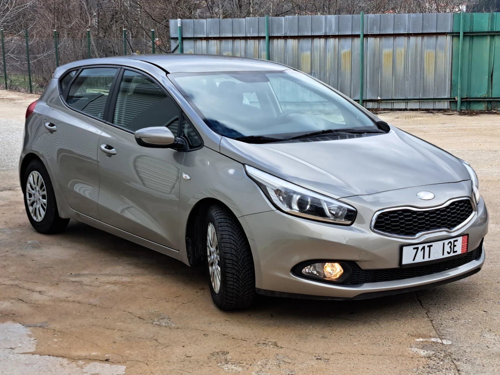 Kia Ceed 1.4i 6�������� * ������* 197000��.* �������� ����� | Mobile.bg � ����������� 5