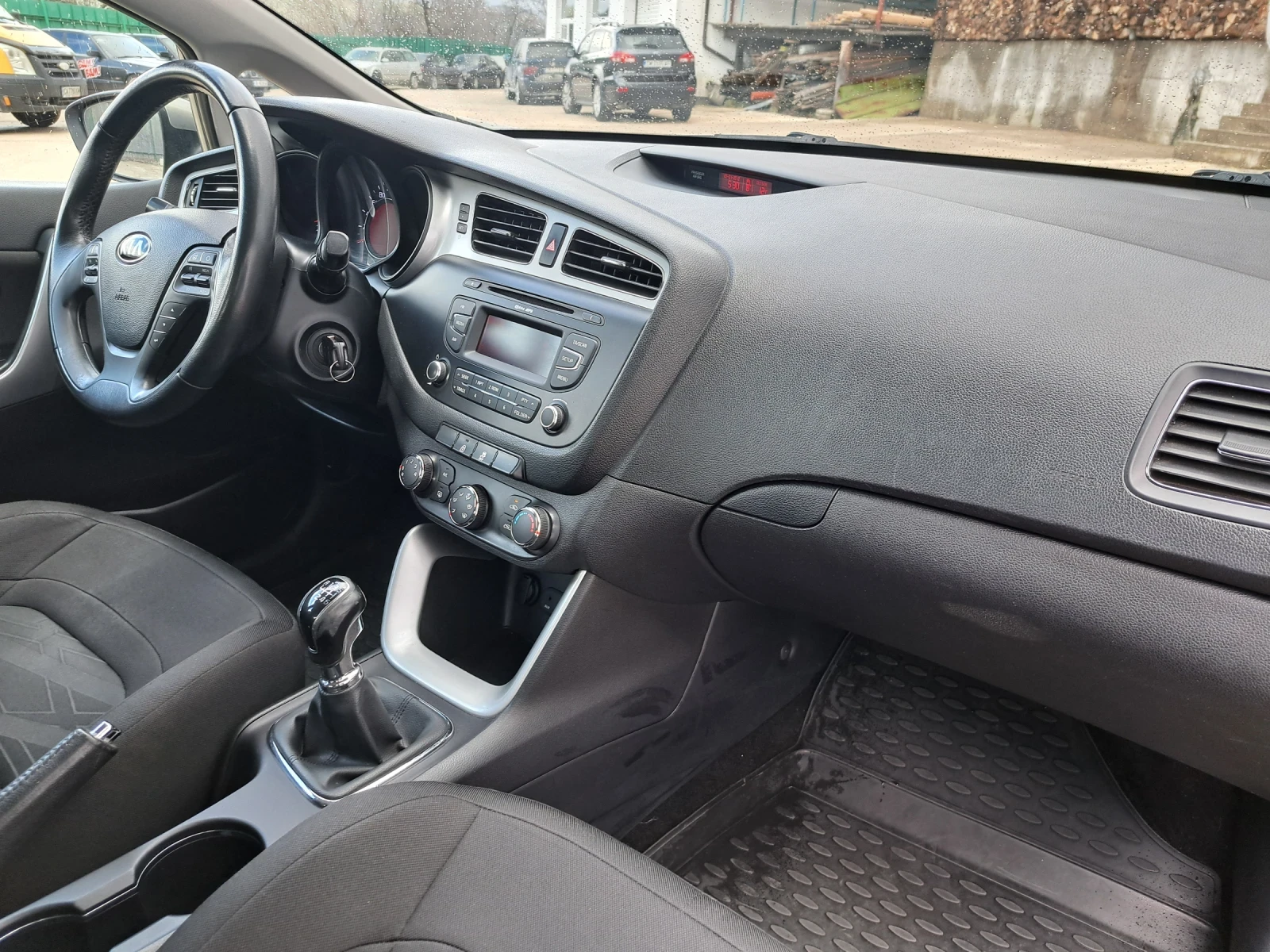 Kia Ceed 1.4i 6�������� * ������* 197000��.* �������� ����� | Mobile.bg � ����������� 12