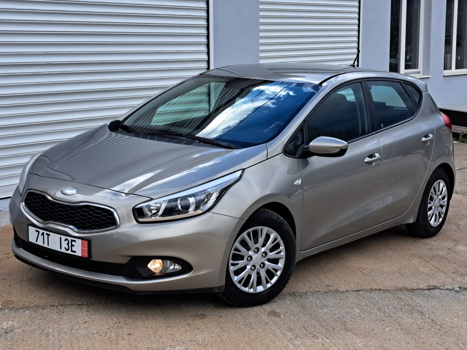 Kia Ceed 1.4i 6скорости * Уникат* 197000км.* Сервизна истор | Auto.bg — изображение 1