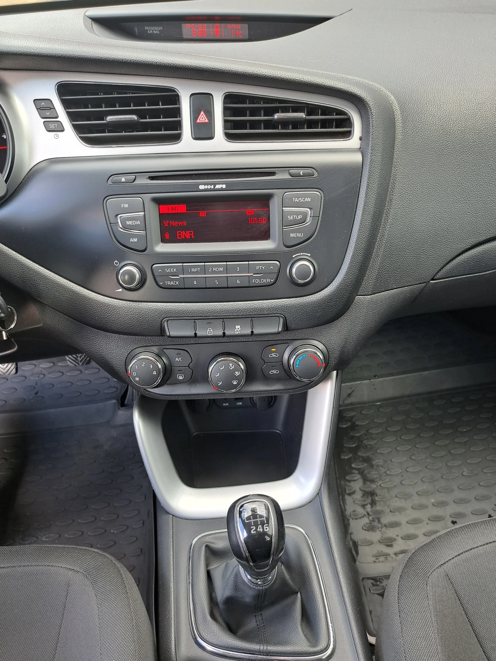 Kia Ceed 1.4i 6�������� * ������* 197000��.* �������� ����� | Mobile.bg � ����������� 14