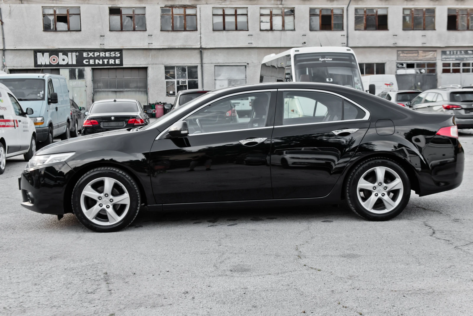 Honda Accord 2.0i-VTEC - 156кс. - FACELIFT - СЕРВИЗНА ИСТОРИЯ, снимка 4 - Автомобили и джипове - 54746482