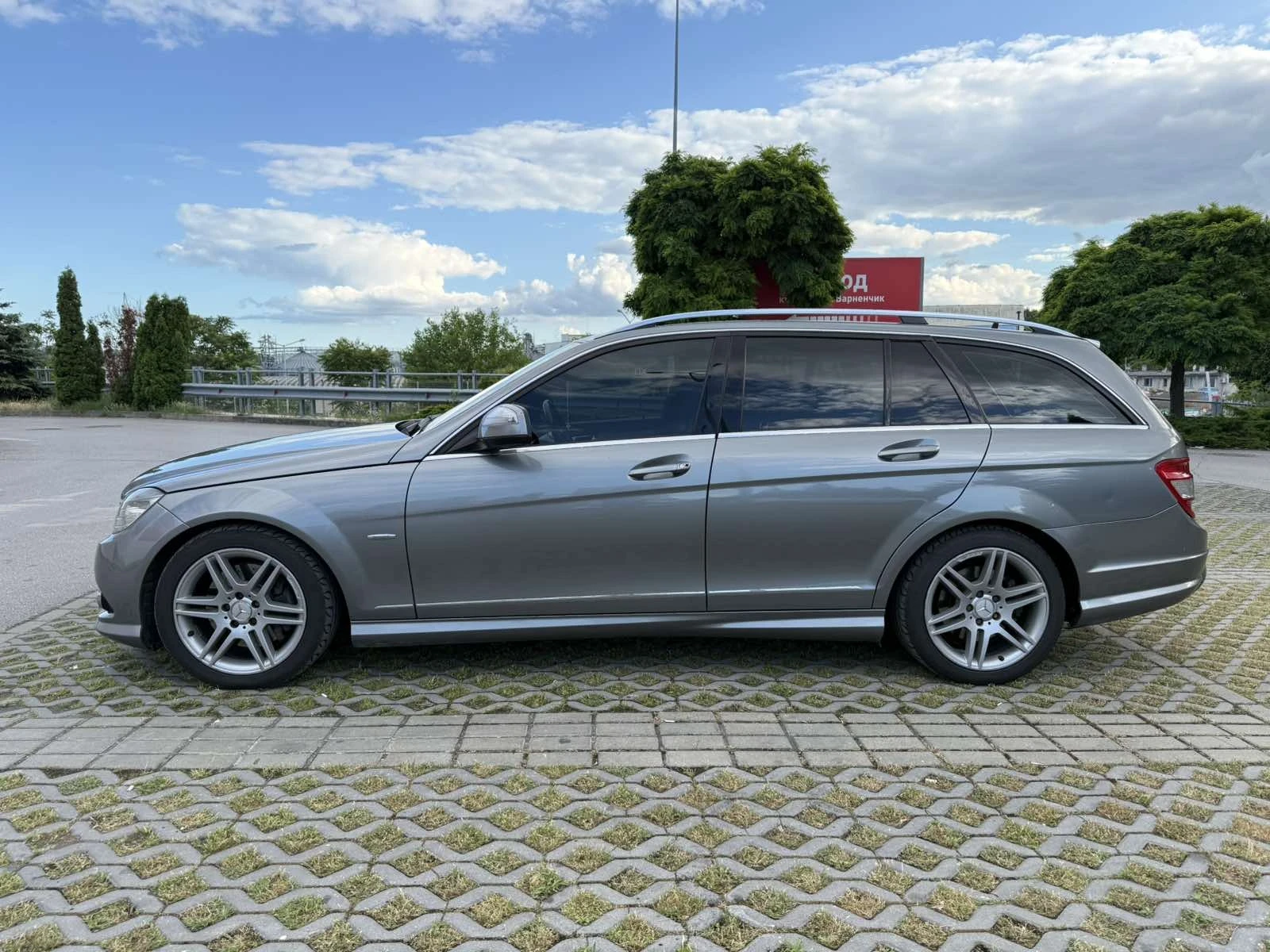 Mercedes-Benz C 320 AMG Line 4Matic, снимка 2 - Автомобили и джипове - 54895733