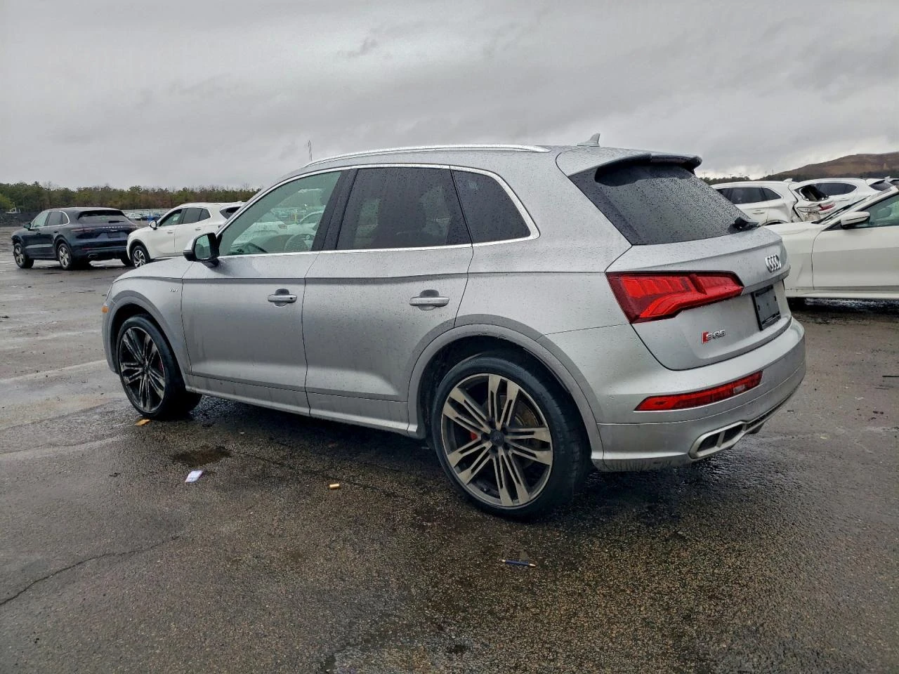 Audi SQ5 Tehnik* Distronic* Пано* Подгреви* 360 - изображение 6
