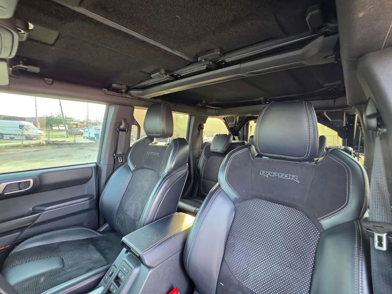 Ford Bronco * Raptor 4 Door 4x4* 2 КЛЮЧА* PANO* KEYLESS* ПОДГР, снимка 12 - Автомобили и джипове - 54312902