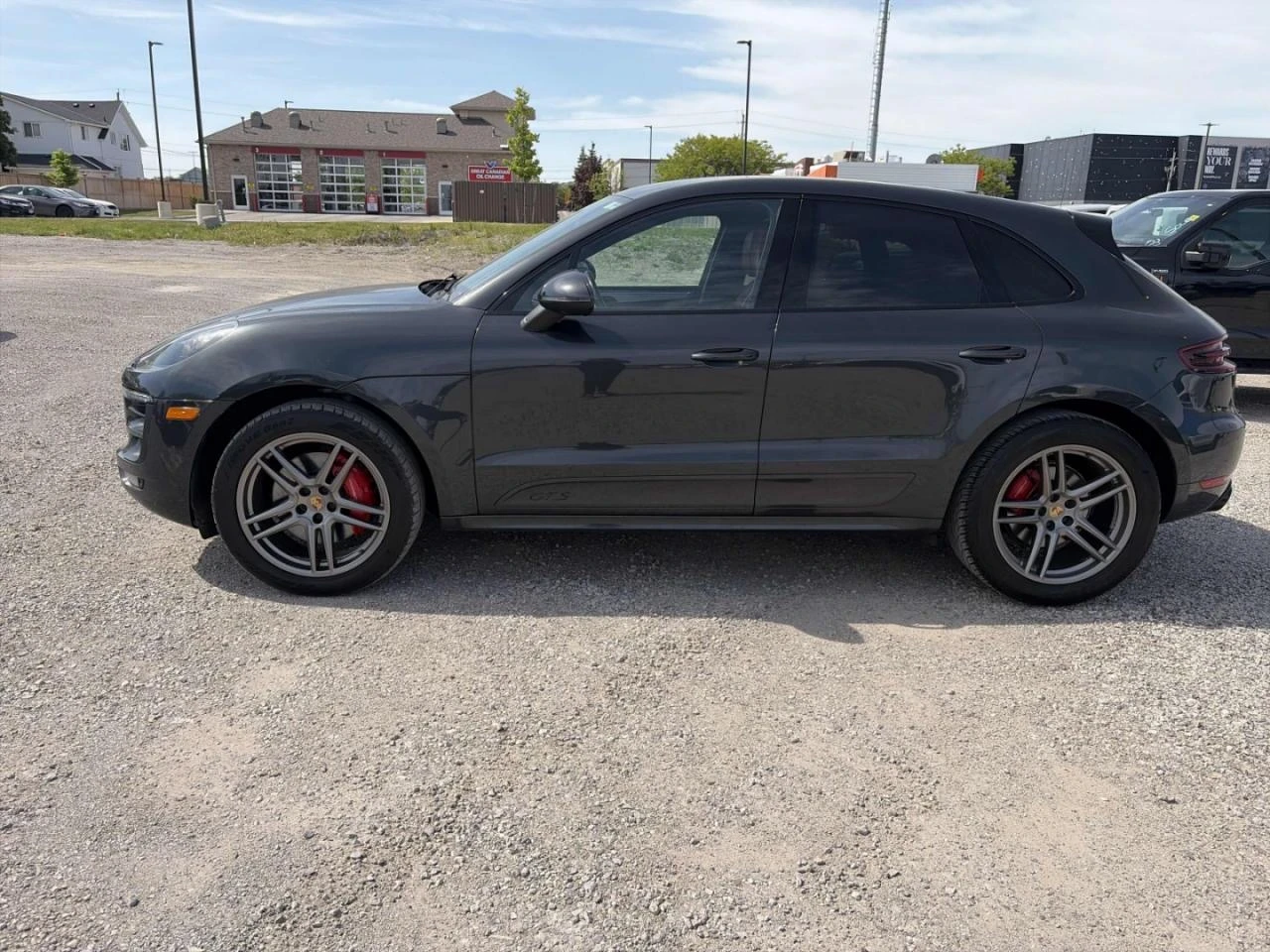 Porsche Macan GTS* Back cam* Подгрев* Apple CarPlay* Blind Spot*, снимка 2 - Автомобили и джипове - 54822606