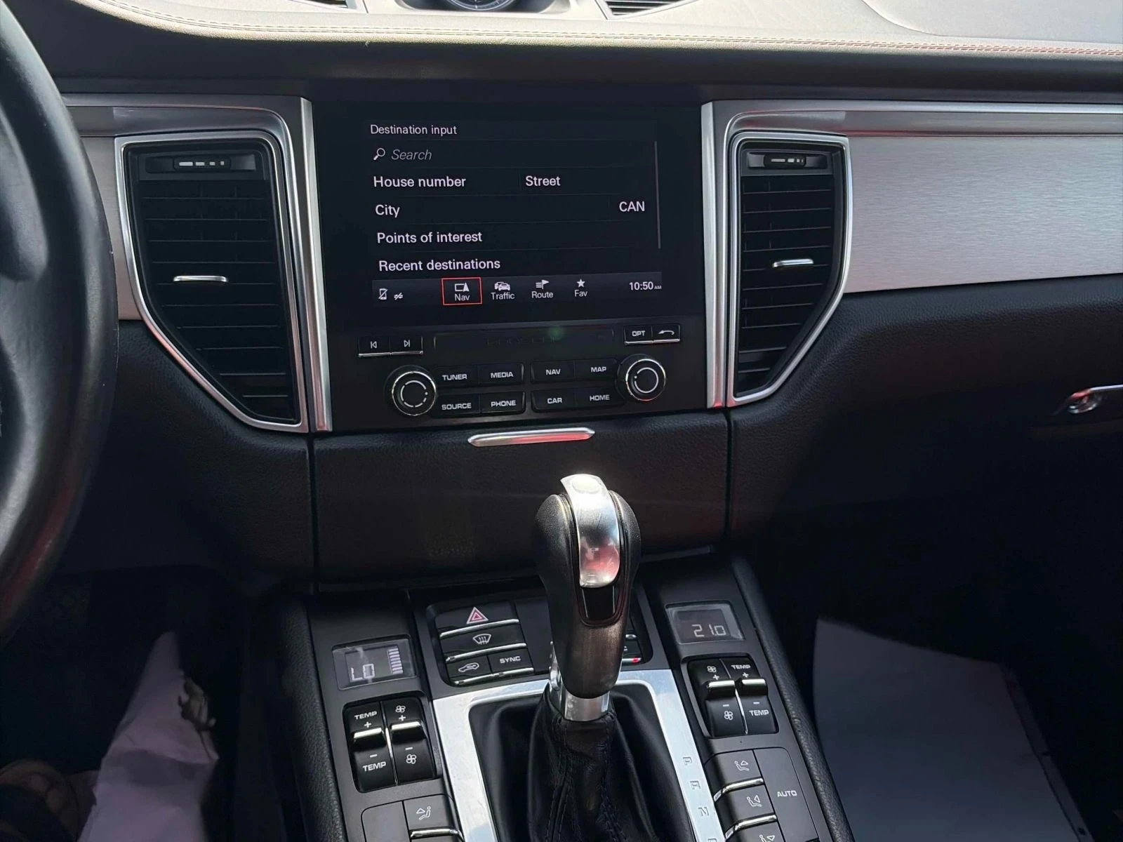 Porsche Macan GTS* Back cam* Подгрев* Apple CarPlay* Blind Spot*, снимка 9 - Автомобили и джипове - 54822606