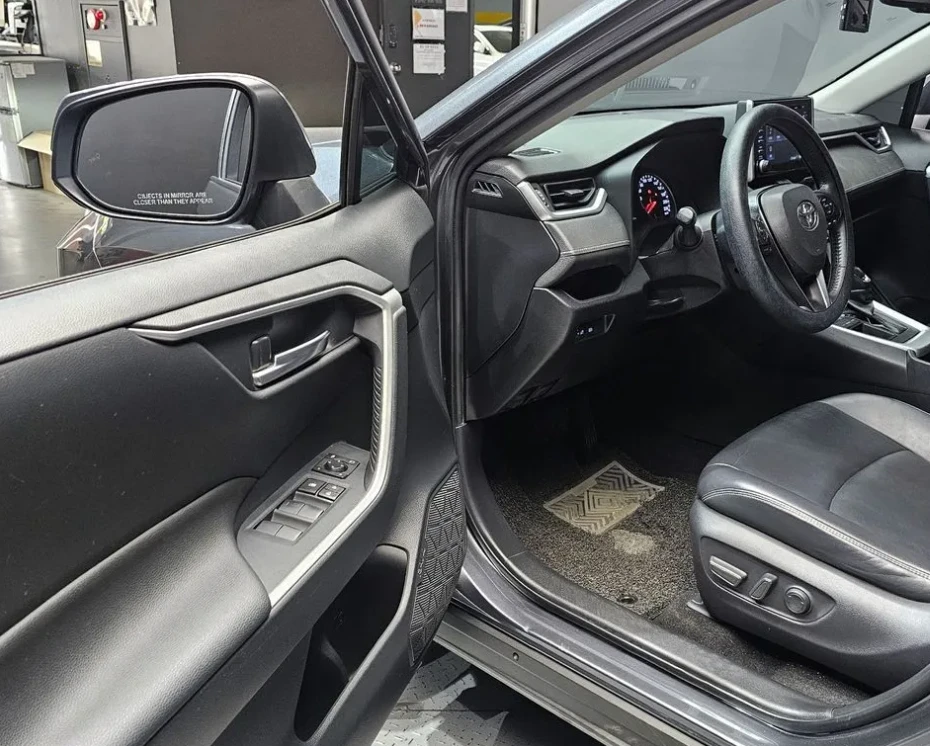 Toyota Rav4 2.5 Бензин 2WD 92 000КМ!, снимка 3 - Автомобили и джипове - 54831729