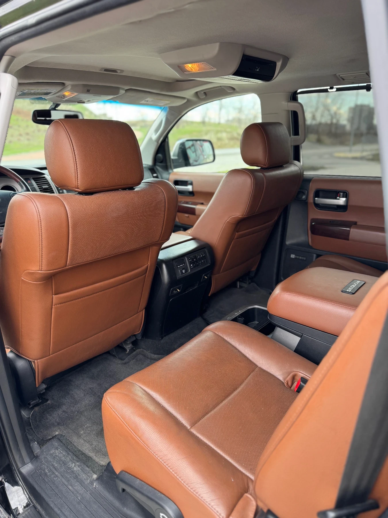 Toyota Sequoia Platinum 5.7i 4x4, снимка 10 - Автомобили и джипове - 55033055