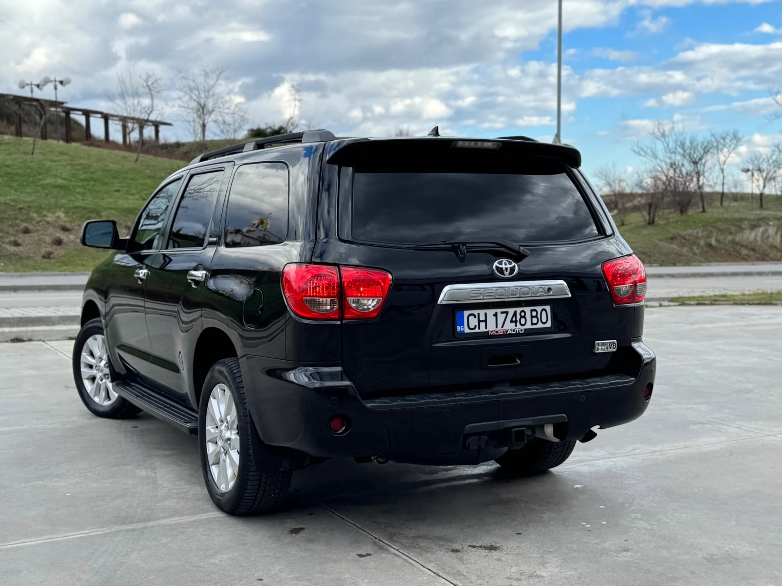Toyota Sequoia Platinum 5.7i 4x4, снимка 4 - Автомобили и джипове - 55033055