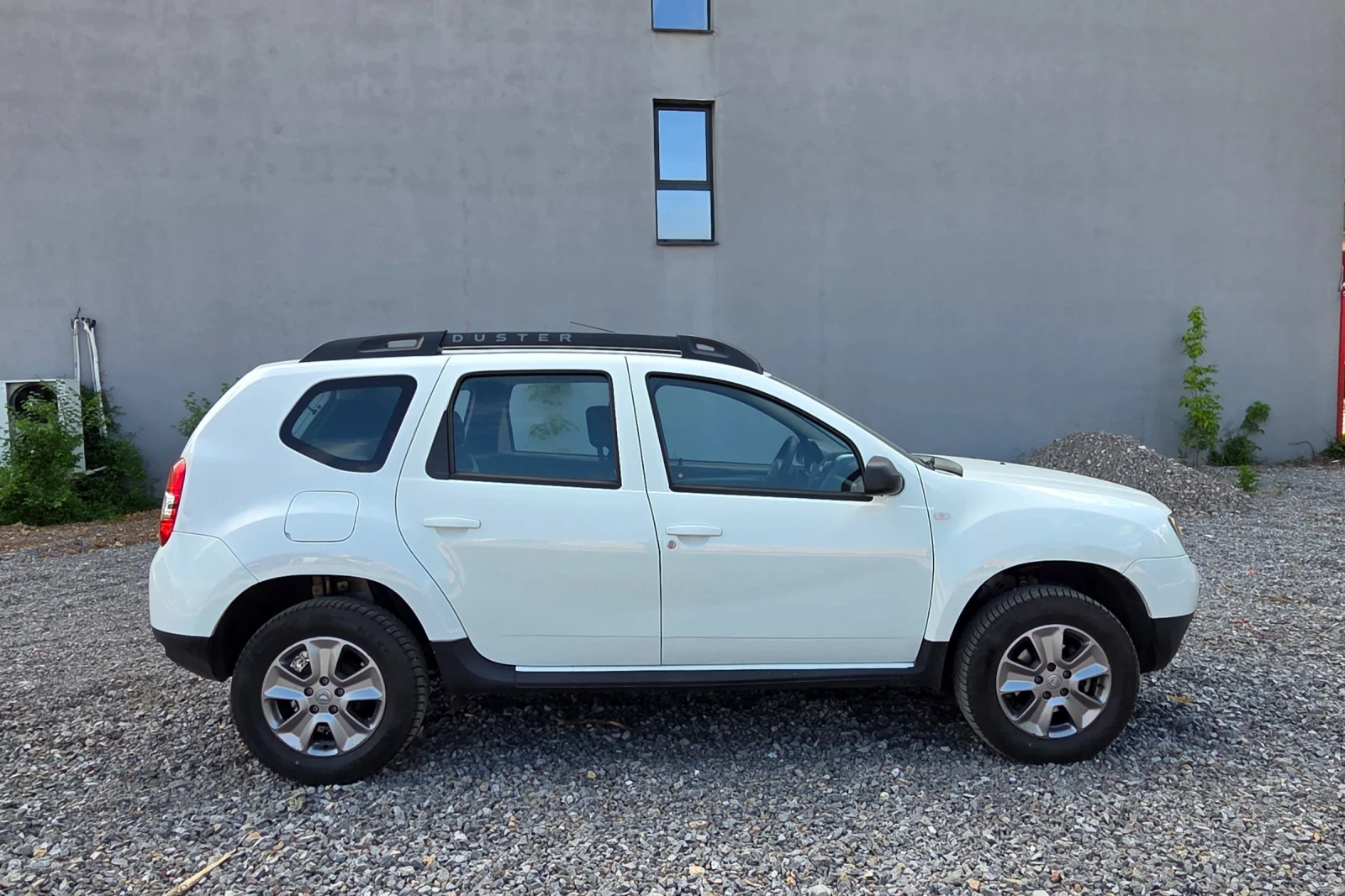 Dacia Duster 4WD/1.6 Бензин, снимка 2 - Автомобили и джипове - 56665422