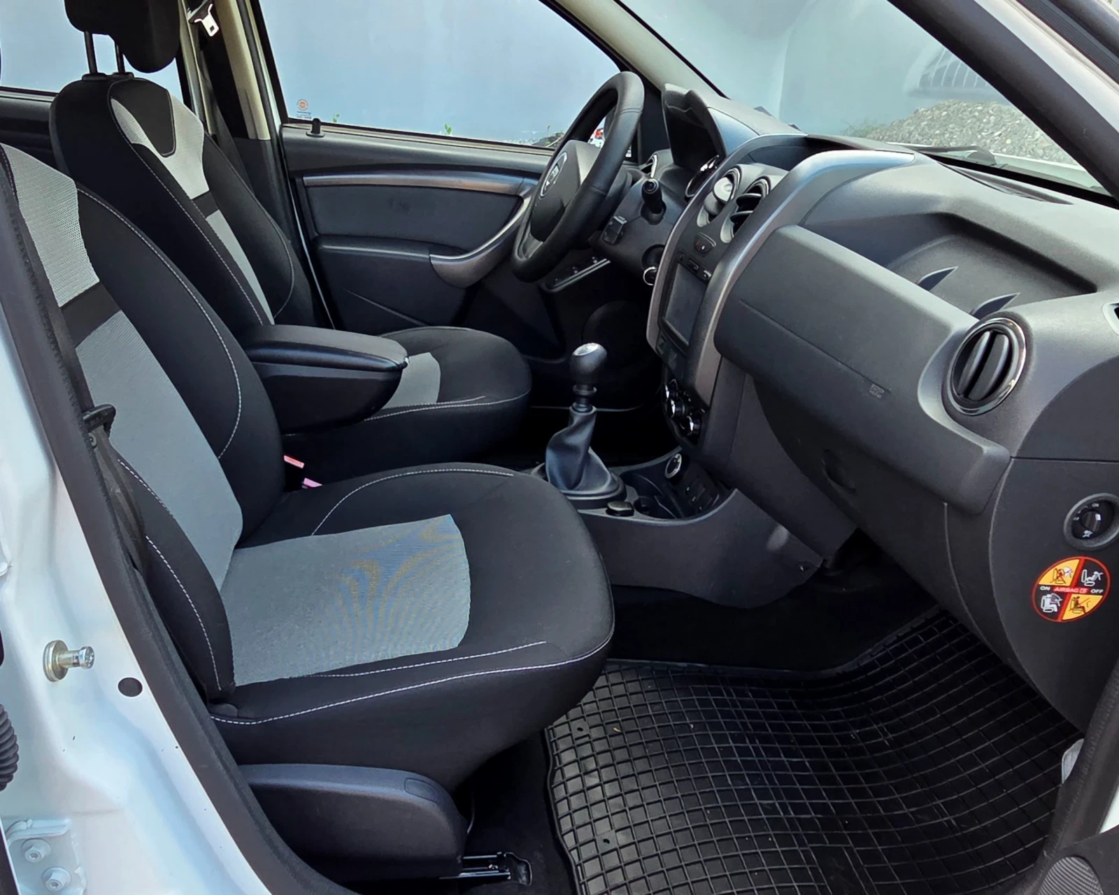 Dacia Duster 4WD/1.6 Бензин, снимка 10 - Автомобили и джипове - 56665422