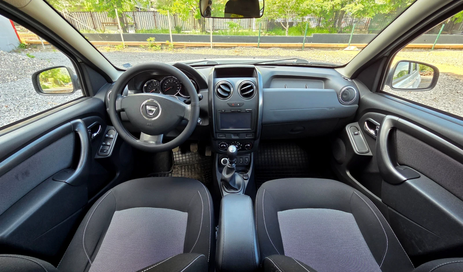 Dacia Duster 4WD/1.6 Бензин, снимка 11 - Автомобили и джипове - 56665422