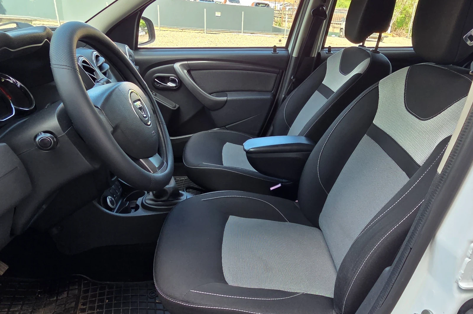 Dacia Duster 4WD/1.6 Бензин, снимка 7 - Автомобили и джипове - 56665422