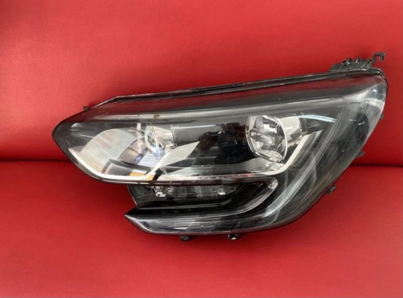 Оригинален фар Рено Меган Renault Megane Led, снимка 1 - Части - 30658628