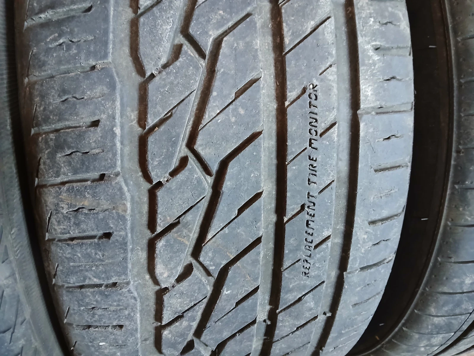 Гуми Летни 275/45R20, снимка 2 - Гуми и джанти - 53770076