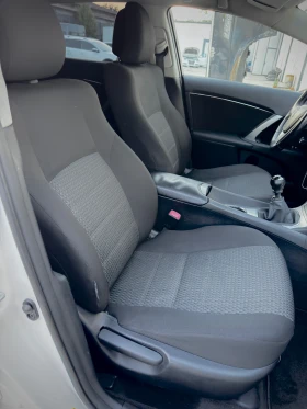 Toyota Avensis 1.8 VVT-i Life/Navi/Подгрев/Сервизна История, снимка 8