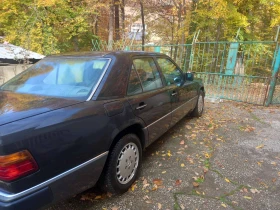 Mercedes-Benz E 220 124, снимка 4