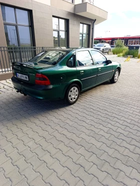 Opel Vectra 1.8 - 1400 € / 2738.16 лв. - 87499847 5