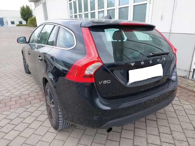 Volvo V60 D4 Momentum, снимка 5 - Автомобили и джипове - 48254149