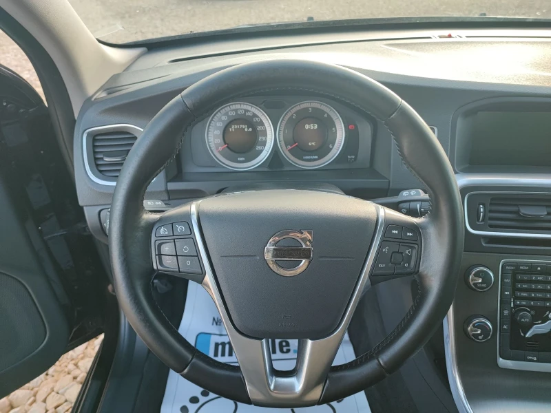 Volvo V60 D4 Momentum, снимка 8 - Автомобили и джипове - 48254149