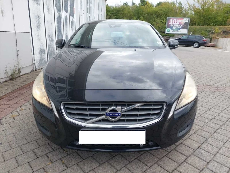 Volvo V60 D4 Momentum, снимка 3 - Автомобили и джипове - 48254149