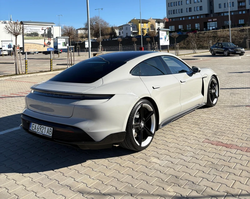 Porsche Taycan 4S, снимка 7 - Автомобили и джипове - 49416103