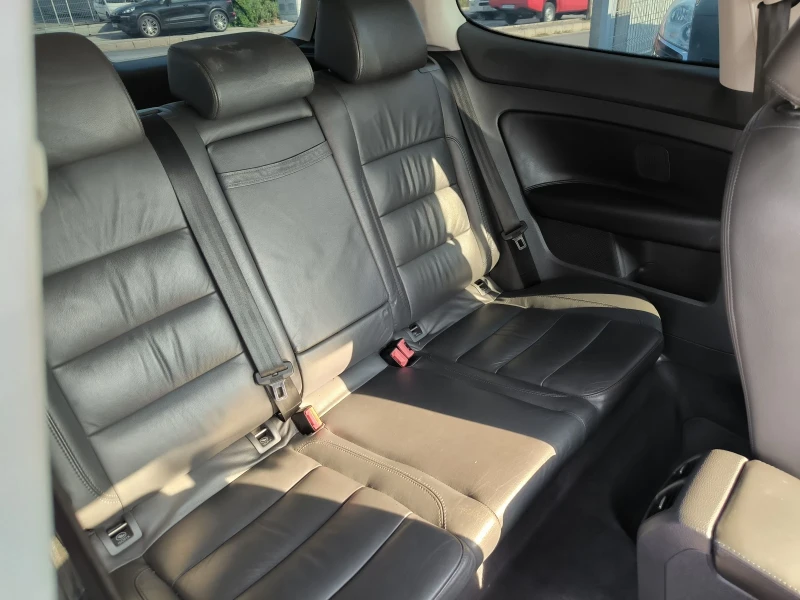 VW Golf 2.0TD, снимка 9 - Автомобили и джипове - 51296659