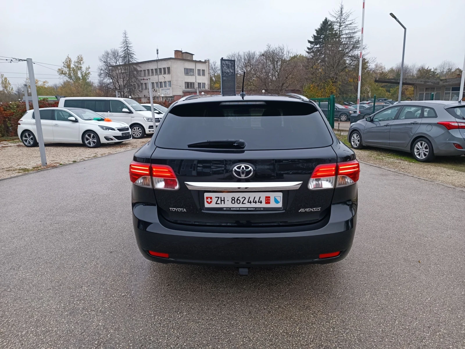 Toyota Avensis 2.0i-152кс-ШВЕЙЦАРИЯ-РЪЧКА-6ск-FACELIFT-KEYLESS - изображение 4