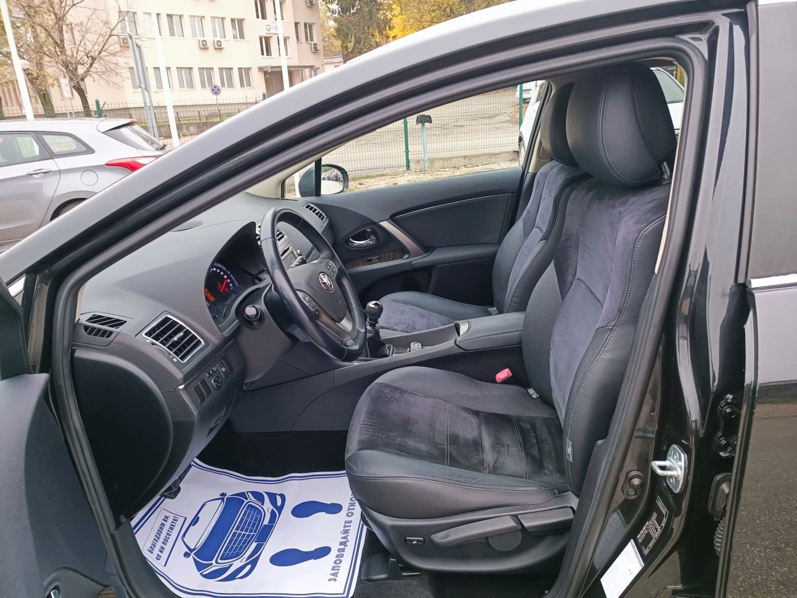 Toyota Avensis 2.0i-152кс-ШВЕЙЦАРИЯ-РЪЧКА-6ск-FACELIFT-KEYLESS - изображение 10