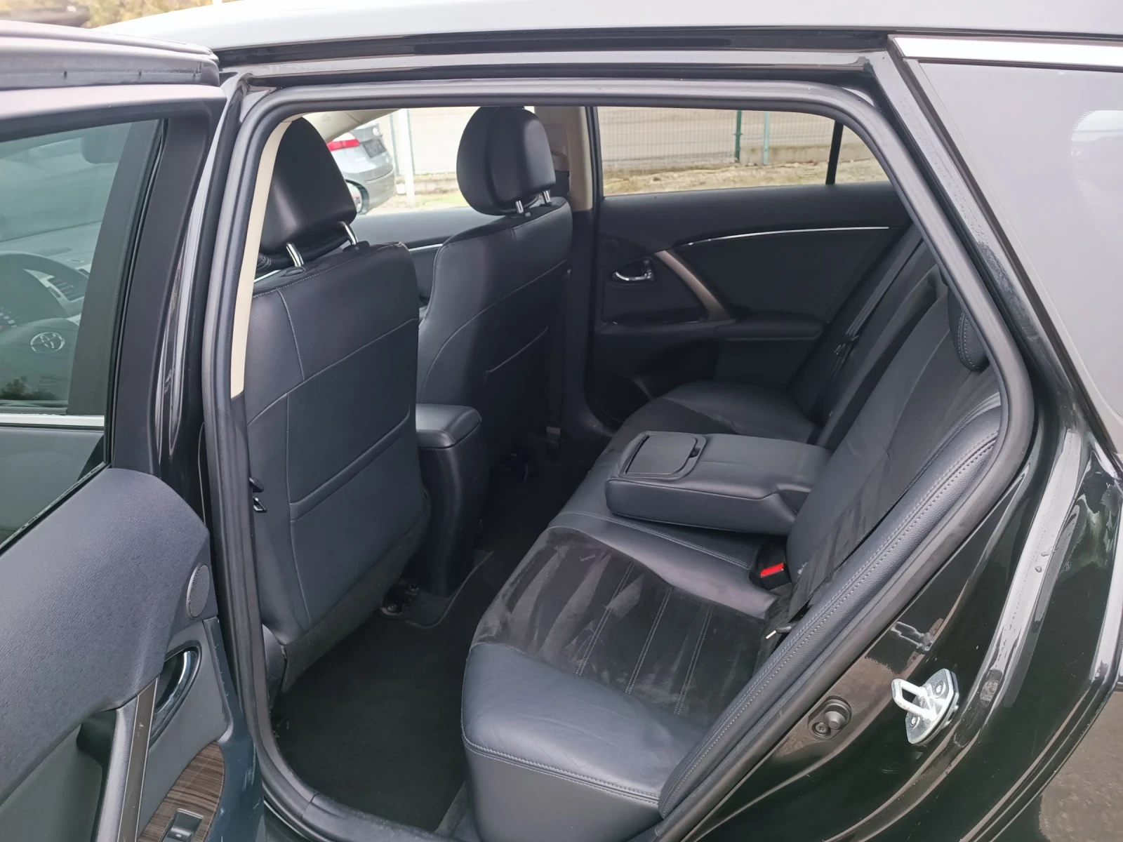 Toyota Avensis 2.0i-152��-���������-�����-6��-FACELIFT-KEYLESS | Mobile.bg � ����������� 11