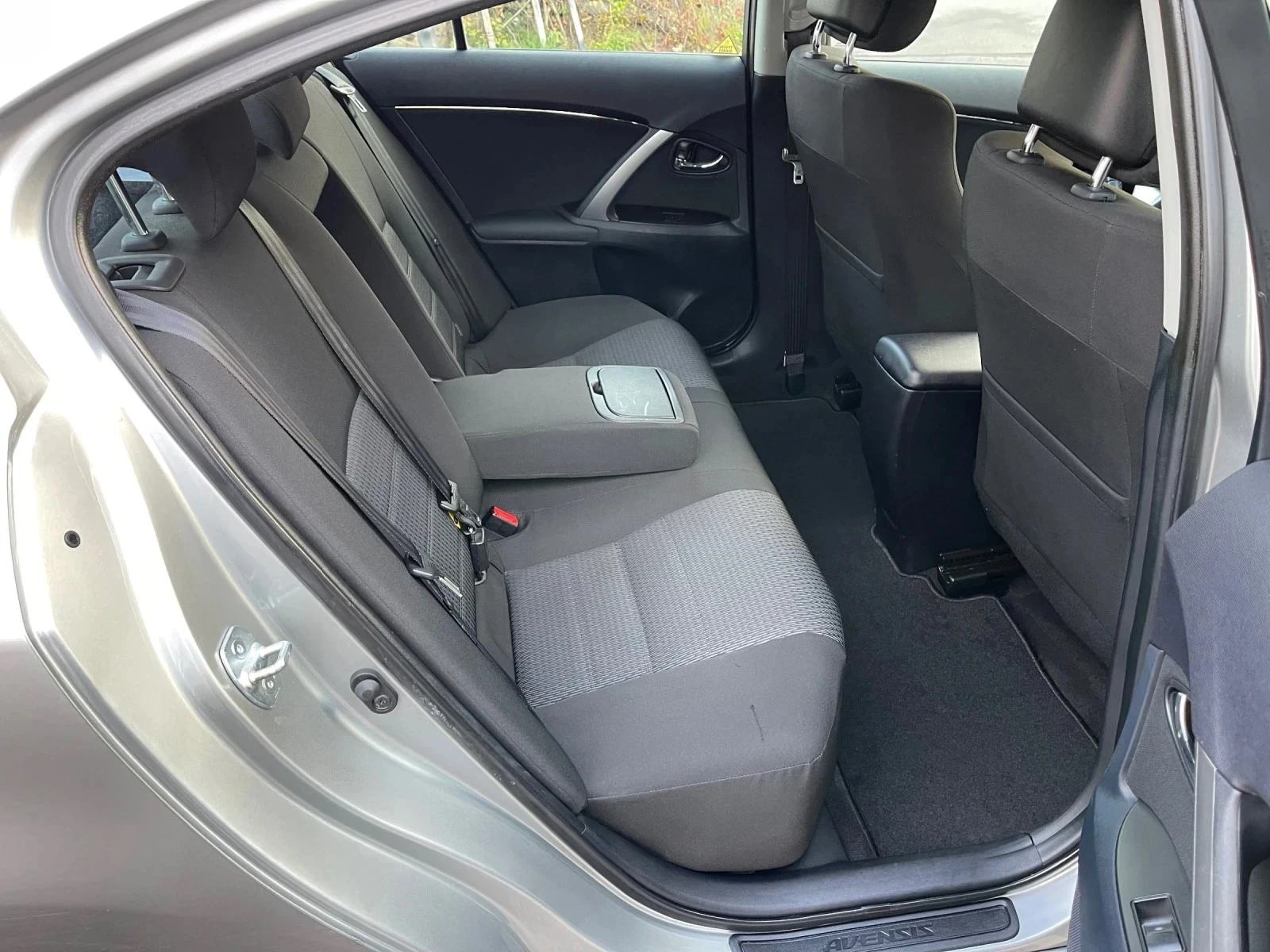 Toyota Avensis 2.0 D4d ПЕЧКА;КАМЕРА;ПОДГРЕВ СЕДАЛКИ, снимка 13 - Автомобили и джипове - 53975470
