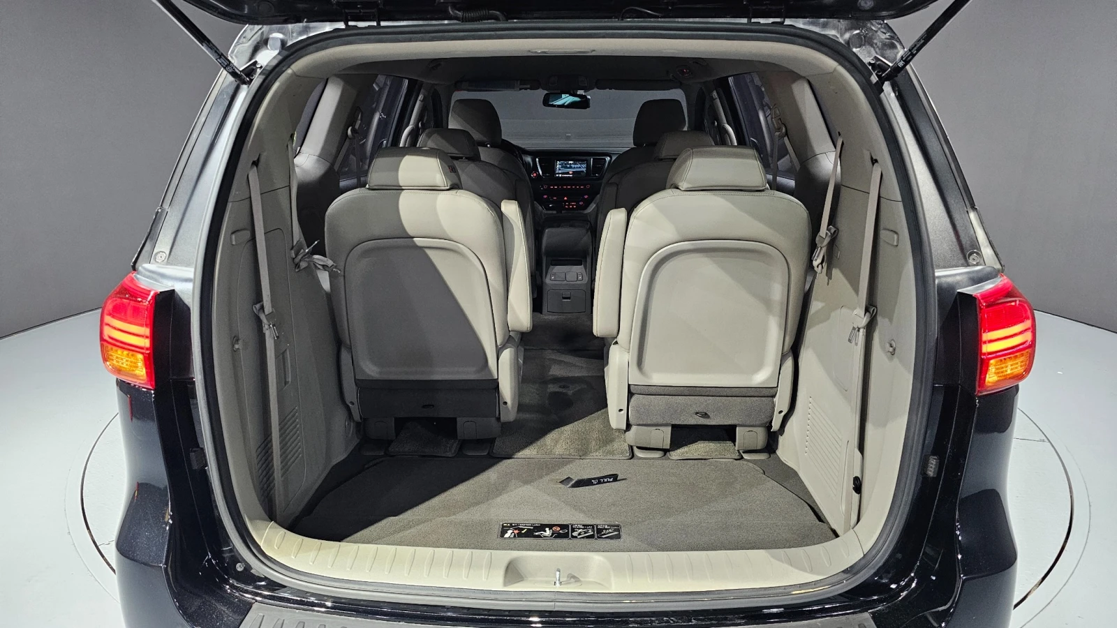Kia Carnival * DIESEL2.2* 9МЕСТНА* , снимка 14 - Автомобили и джипове - 55036972