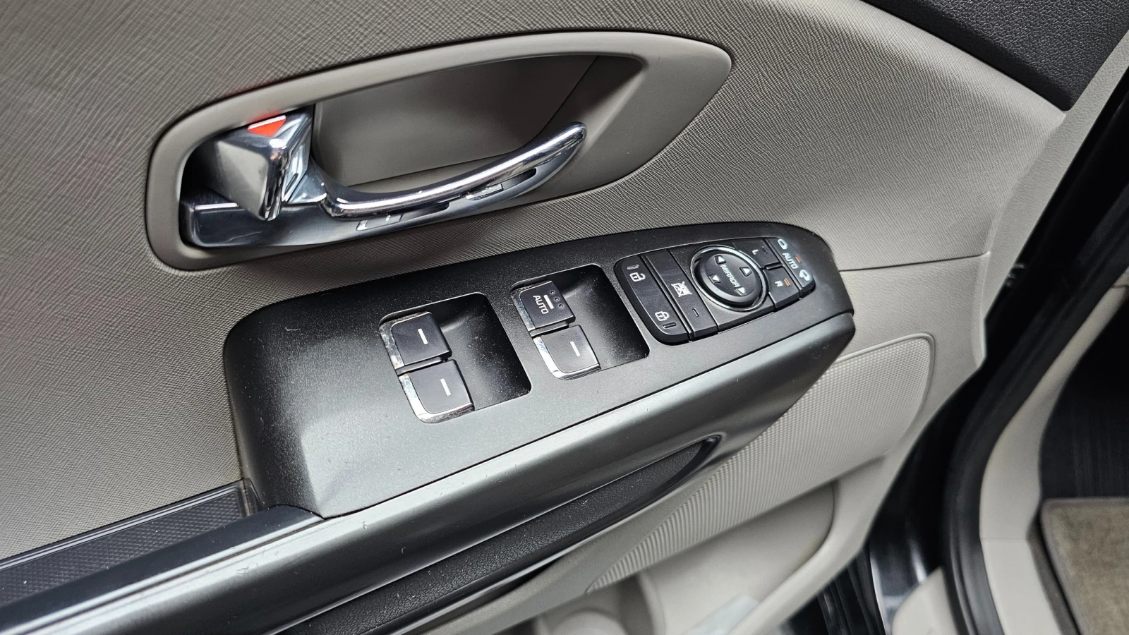 Kia Carnival * DIESEL2.2* 9МЕСТНА* , снимка 16 - Автомобили и джипове - 55036972