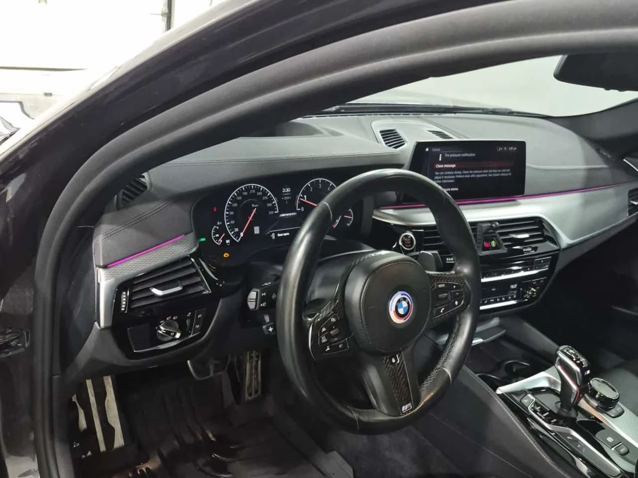 BMW 550 | M550I XDRIVE | CARFAX | БЕЗ ПЪРВОНАЧАЛНА ВНОСКА, снимка 9 - Автомобили и джипове - 55106084