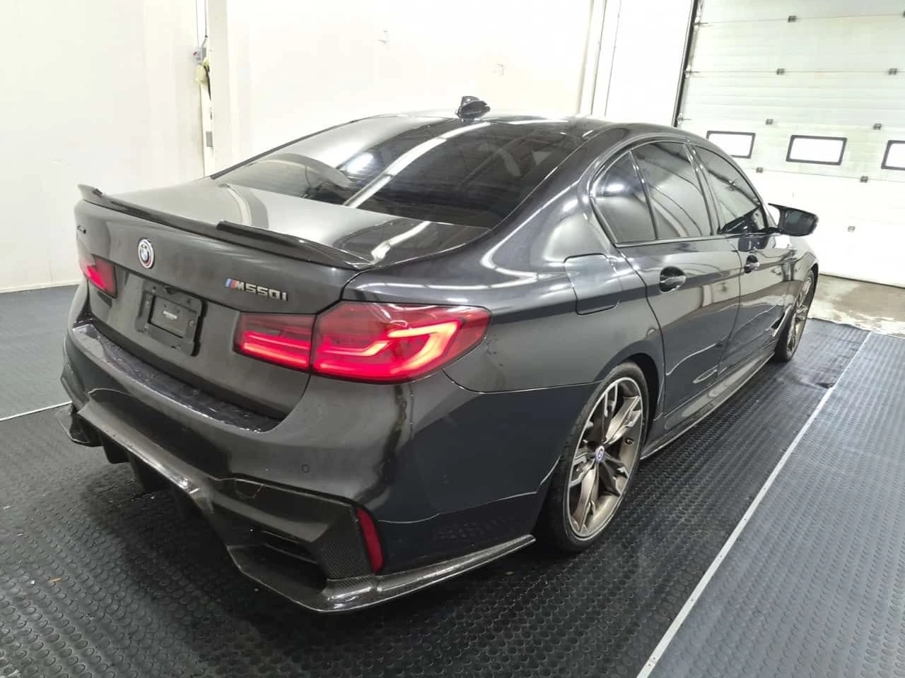 BMW 550 | M550I XDRIVE | CARFAX | БЕЗ ПЪРВОНАЧАЛНА ВНОСКА, снимка 3 - Автомобили и джипове - 55106084