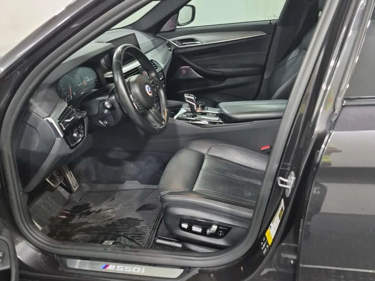 BMW 550 | M550I XDRIVE | CARFAX | БЕЗ ПЪРВОНАЧАЛНА ВНОСКА, снимка 8 - Автомобили и джипове - 55106084
