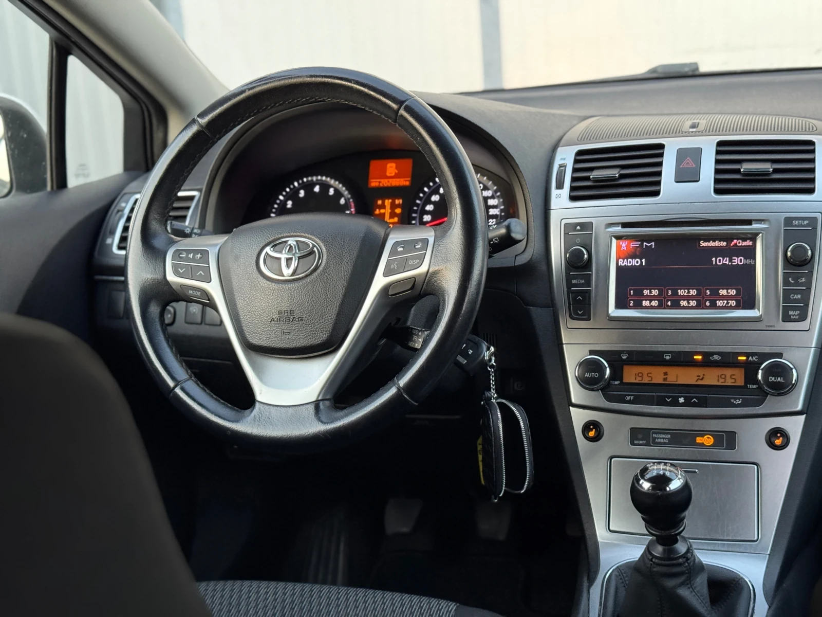Toyota Avensis 1.8 VVT-i Life/Navi/Подгрев/Сервизна История, снимка 9 - Автомобили и джипове - 55432422