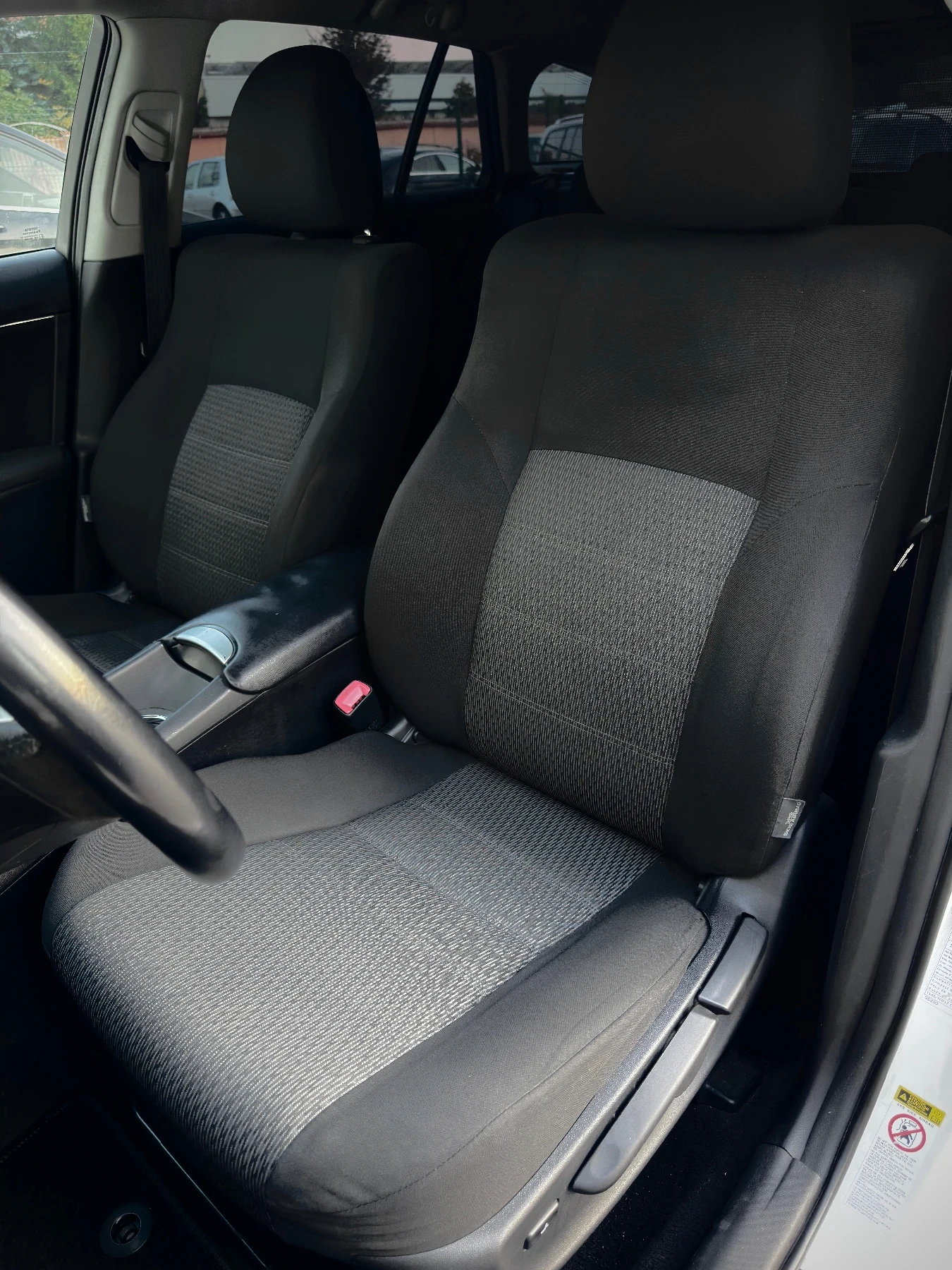 Toyota Avensis 1.8 VVT-i Life/Navi/Подгрев/Сервизна История, снимка 7 - Автомобили и джипове - 55432422