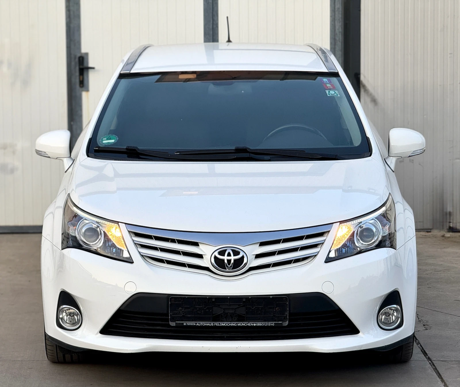 Toyota Avensis 1.8 VVT-i Life/Navi/Подгрев/Сервизна История, снимка 2 - Автомобили и джипове - 55432422
