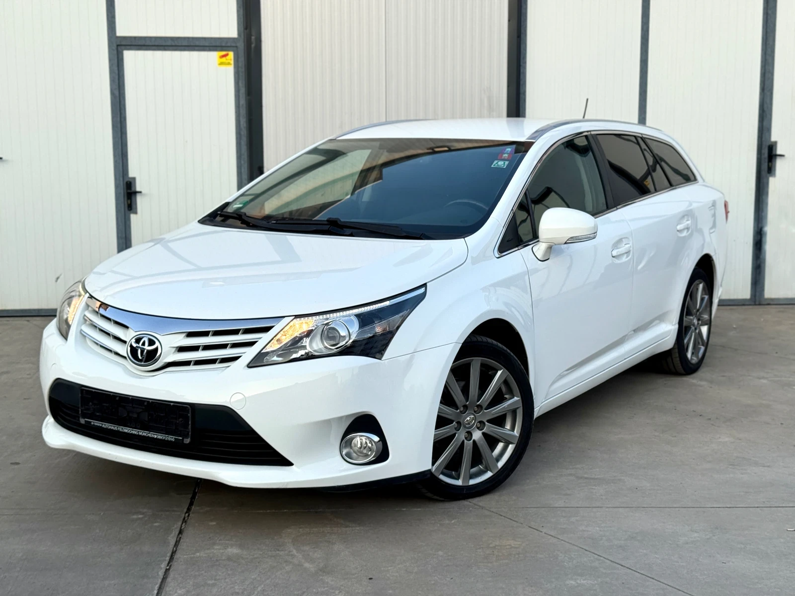 Toyota Avensis 1.8 VVT-i Life/Navi/Подгрев/Сервизна История, снимка 3 - Автомобили и джипове - 55432422
