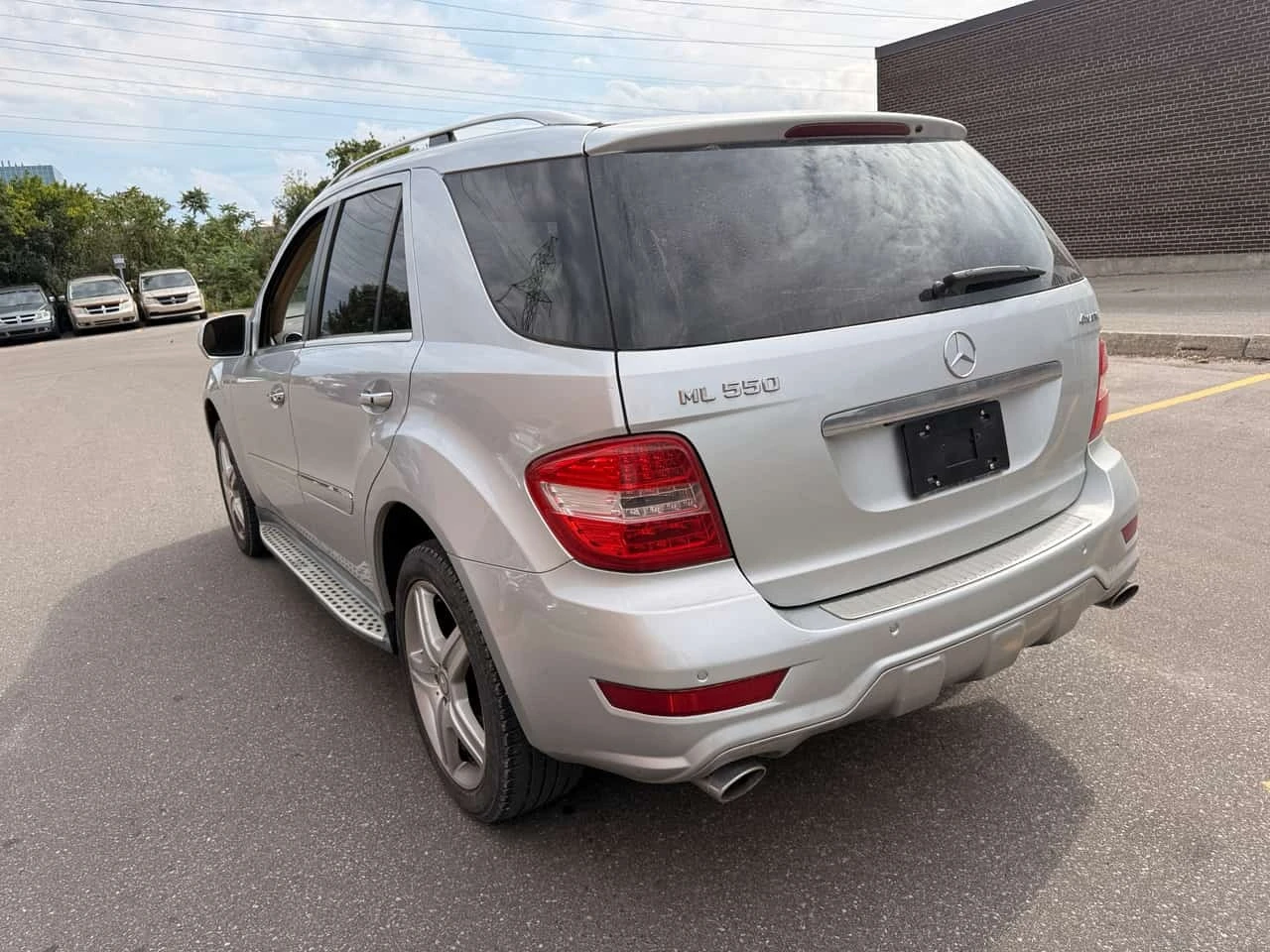 Mercedes-Benz ML 550 AMG * KEYLESS * AIRMAIC * ШИБИДАХ * CARFAX * , снимка 11 - Автомобили и джипове - 55784803