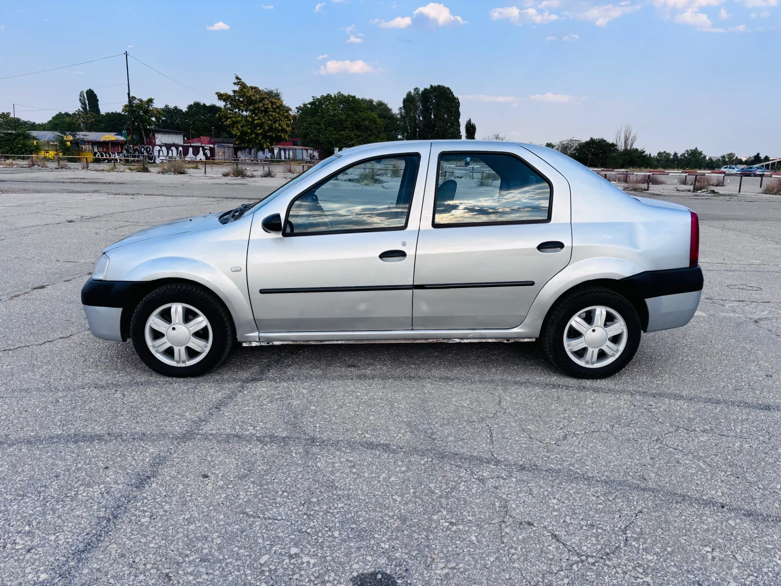 Dacia Logan Dacia Logan 1.5 dCi | 2007 г. | Дизел | 241 000 км, снимка 3 - Автомобили и джипове - 56055495
