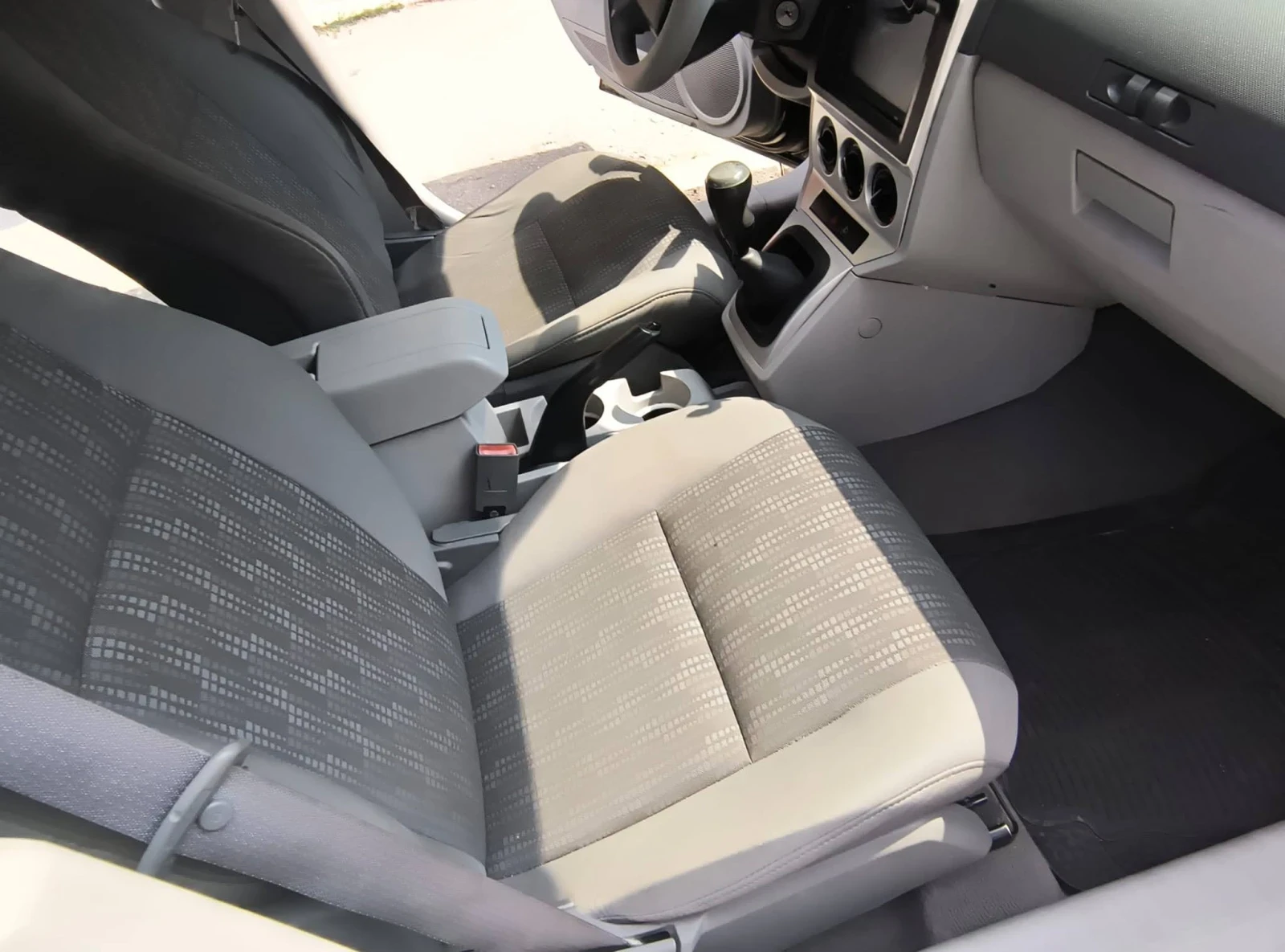 Dodge Caliber 1.8 бензин (150), снимка 17 - Автомобили и джипове - 56138910