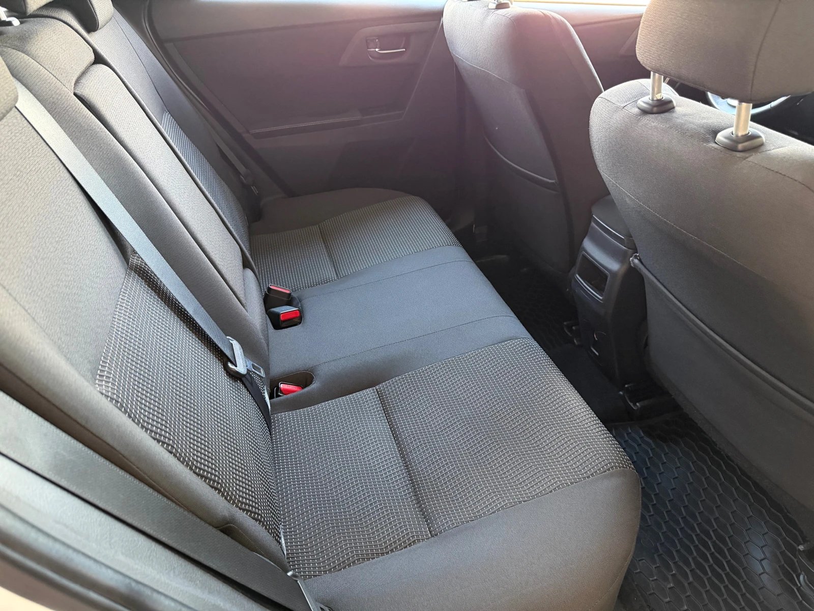 Toyota Auris 2.0D-4D | Mobile.bg � ����������� 10