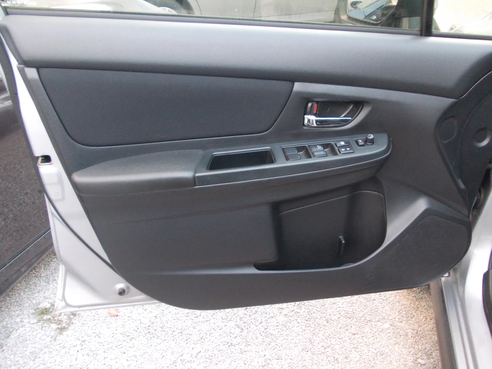 Subaru XV 1.6-4x4-клима, снимка 8 - Автомобили и джипове - 56442769