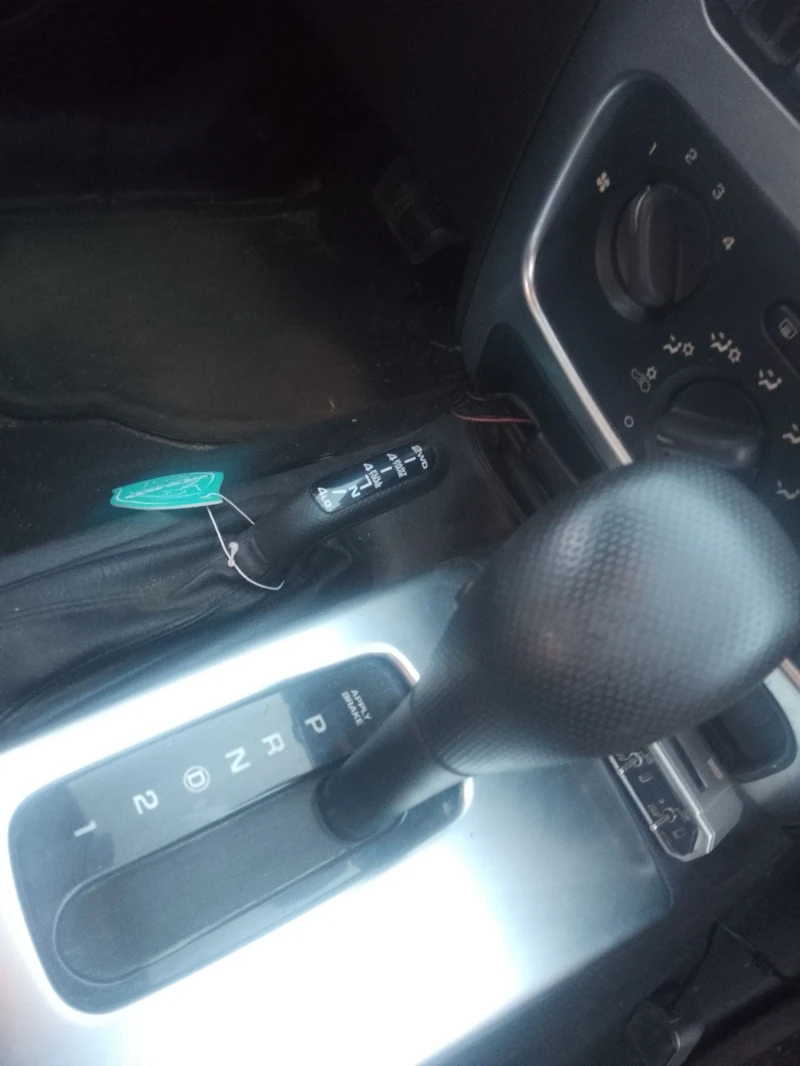 Jeep Cherokee, снимка 2 - Автомобили и джипове - 52429194