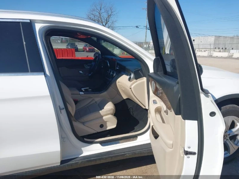 Mercedes-Benz GLC 300 2018 MERCEDES-BENZ GLC 300 4MATIC, снимка 10 - Автомобили и джипове - 53002254
